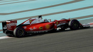 Vettel ya prob en Abu Dabi la tapa del motor sin ala de tiburn.