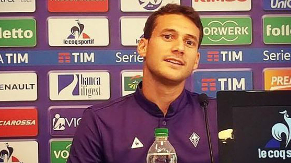 Cristforo en una rueda de prensa con la Fiorentina
