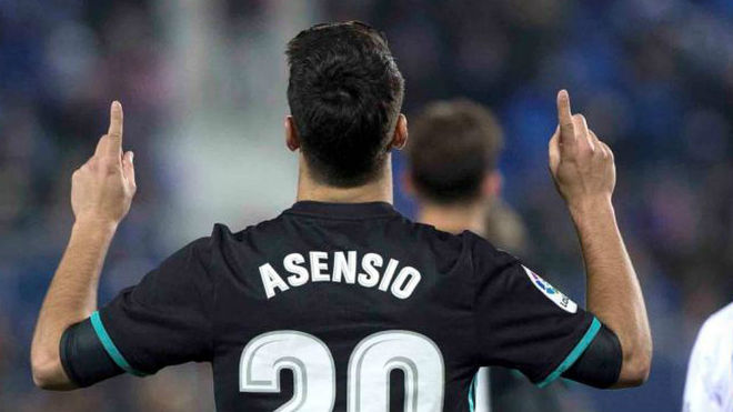 Asensio celebra su gol