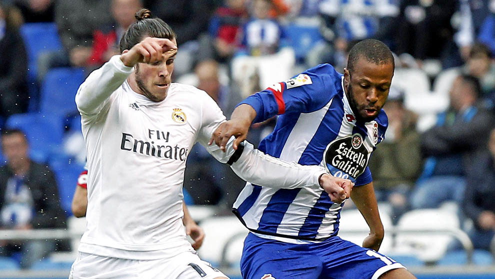 Sidney, junto a Bale, en un partido entre Real Madrid y Deportivo