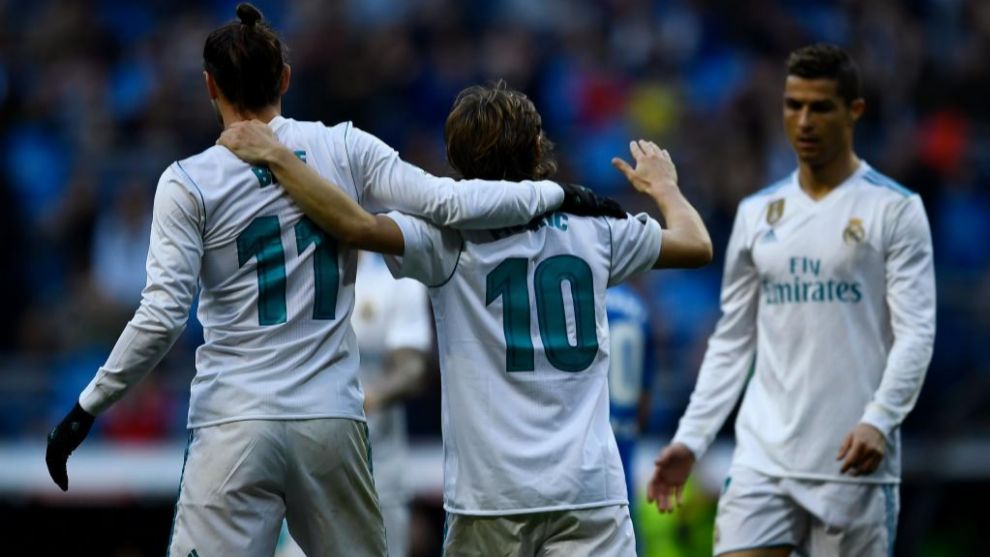 Bale y Modric celebran el cuarto gol del Madrid