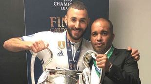 Karim Djaziri, junto a Benzema posando con la ltima Champions.