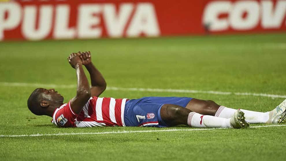 Adrin Ramos, en el suelo durante el partido ante el Zaragoza