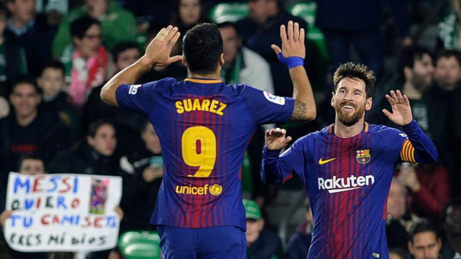 Messi y Surez festejan un gol en el Villamarn.