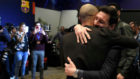 Mascherano y Messi se abrazan en el acto de despedida del...