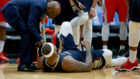 Momento en el que DeMarcus Cousins cae lesionado ante los Rockets