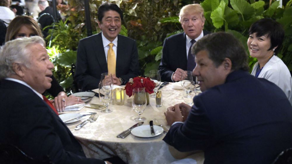 Kraft junto al presidente de EEUU Donal Trump y el primer ministro...
