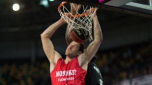 O'Leary machaca el aro del Bilbao Basket