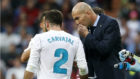 Zidane, dando instrucciones a Carvajal durante un partido.