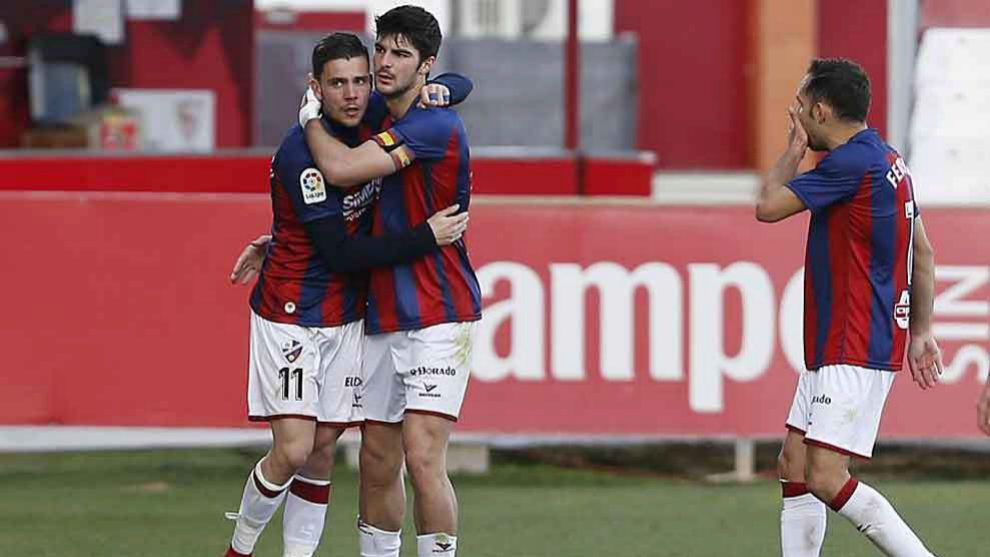 lex Gallar y Gonzalo Melero celebran el gol del primero en Sevilla