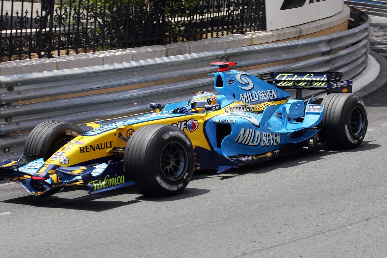 The Renault R26 used in F1 for his second world title (2006)