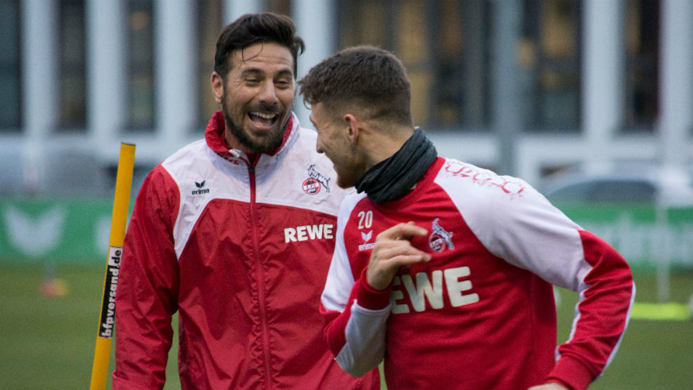 Pizarro bromea durante un entrenamiento.