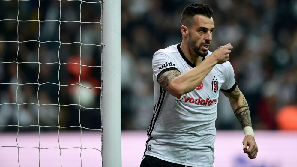 lvaro Negredo celebra un gol con el Besiktas