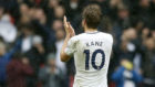 Kane aplaude a la aficin del Tottenham.