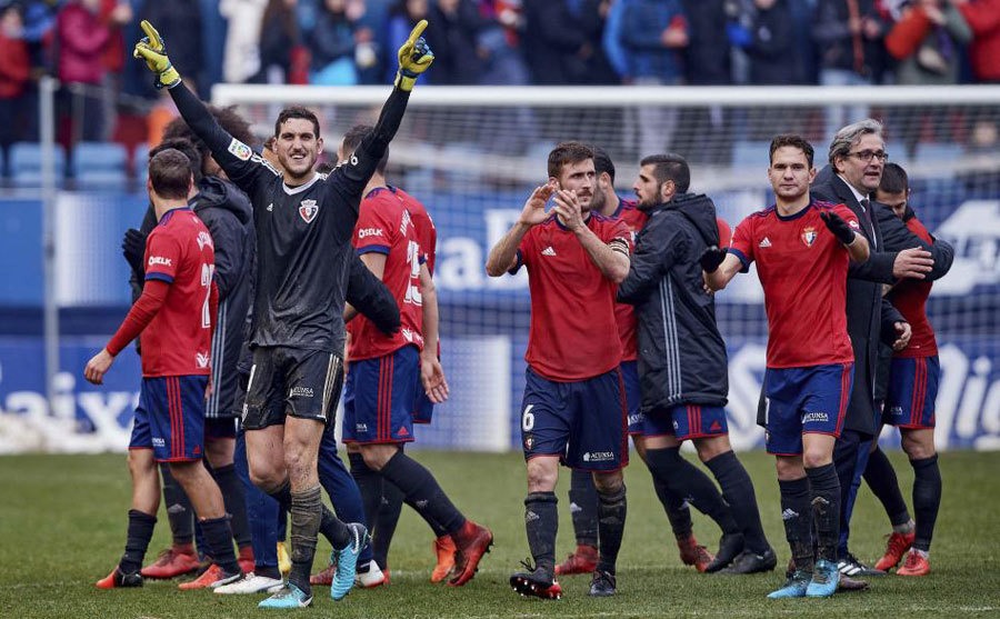El portero de Osasuna, Sergio Herrera, celebrando una de las victorias...