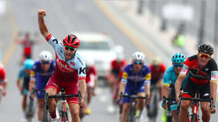 Nathan Haas se impone en la segunda etapa del Tour de Omn