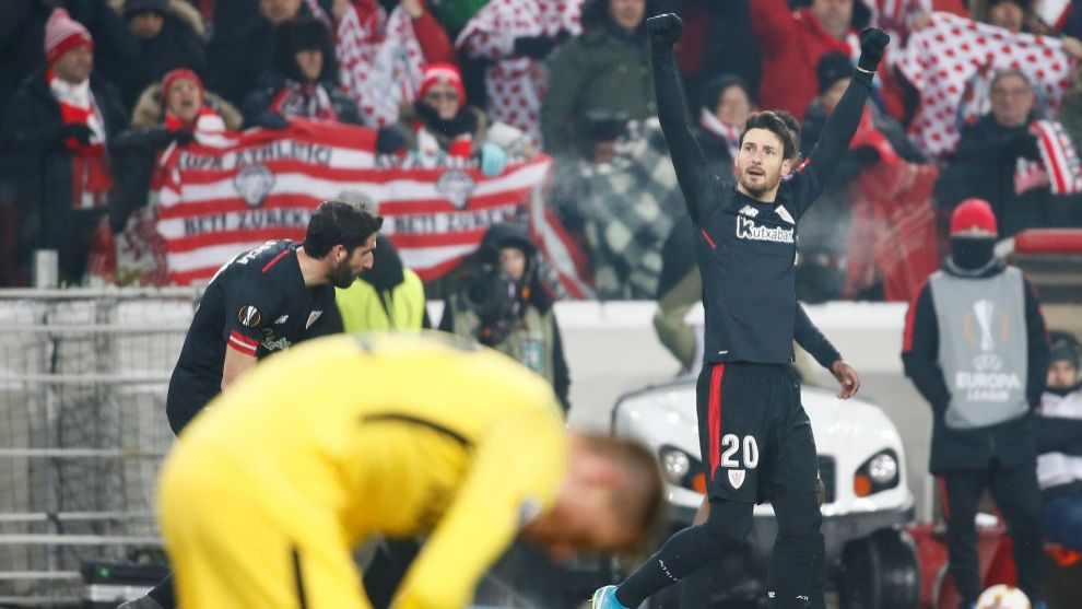 Aduriz celebra uno de sus goles ante el Spartak