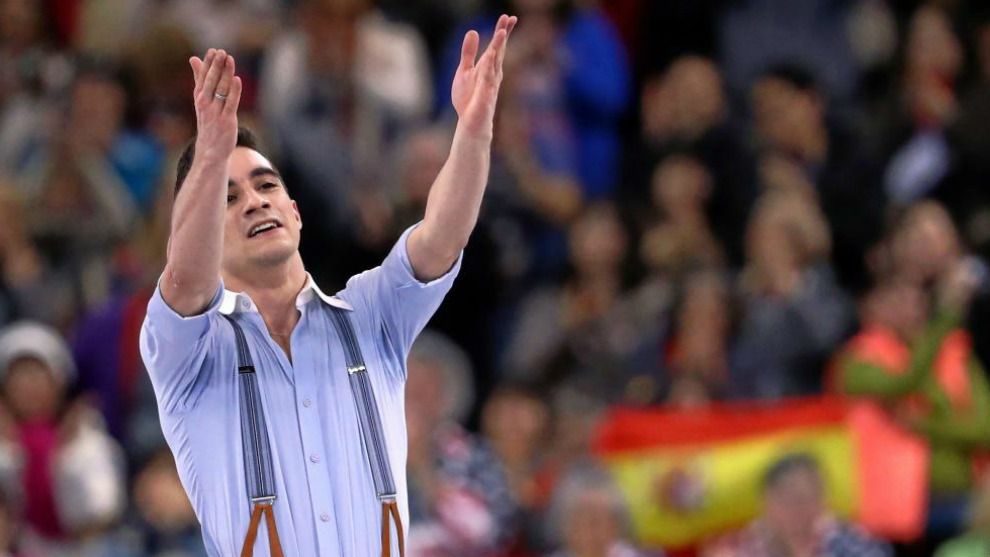 Javier Fernndez saluda tras ganar el ttulo mundial de 2016, en...