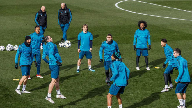 Rondo en un entrenamiento del Real Madrid