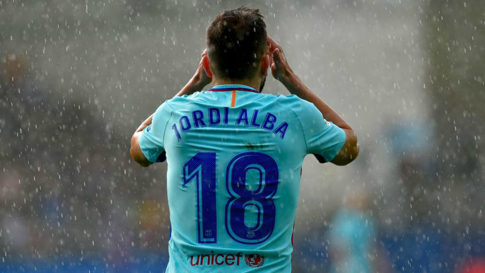 Jordi Alba lamenta una accin bajo la lluvia de Eibar.