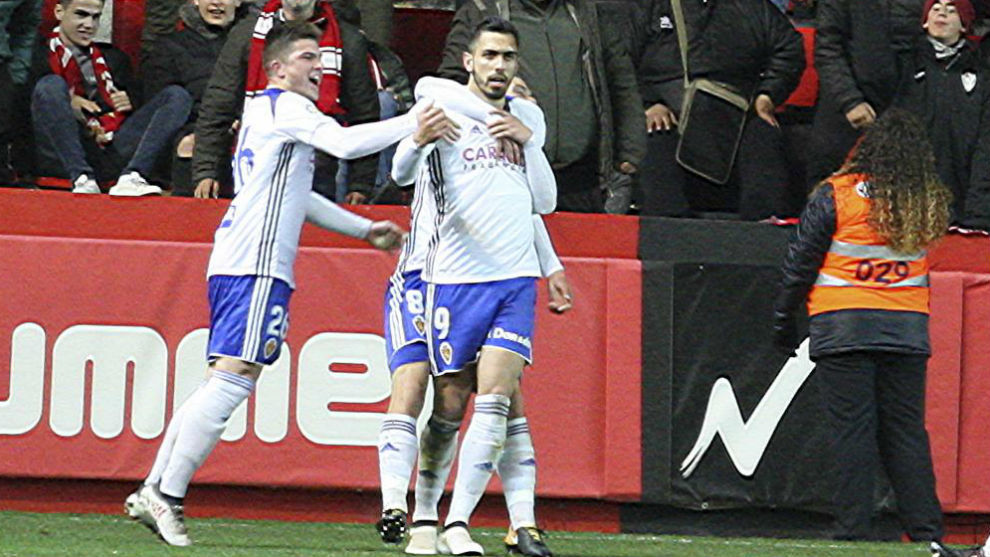 Borja celebra su gol con varios compaeros.