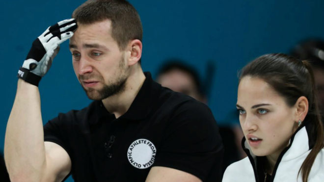 Aleksandr Krushelnitsky y Anastasia Bryzgalova durante un partido.