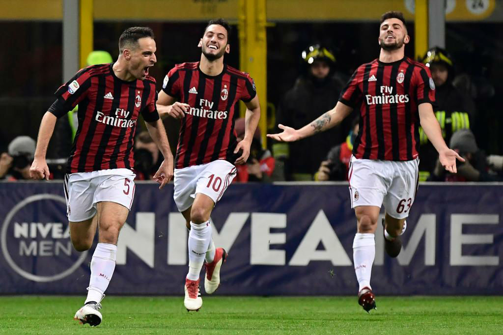 Bonaventura, Calhanoglu y Cutrone celebran el 1-0 del Milan.