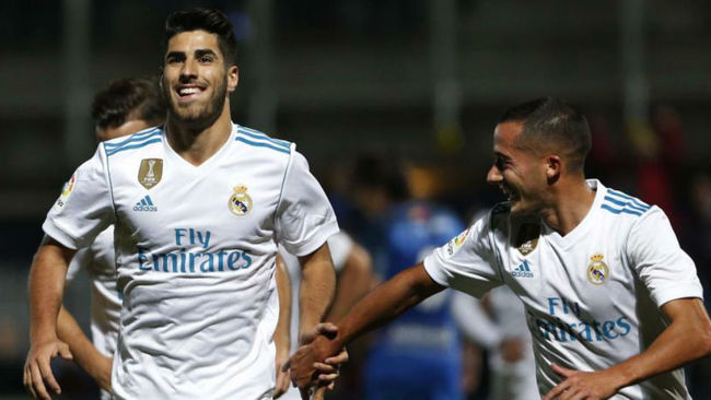 Asensio y Lucas celebran un gol del Madrid.