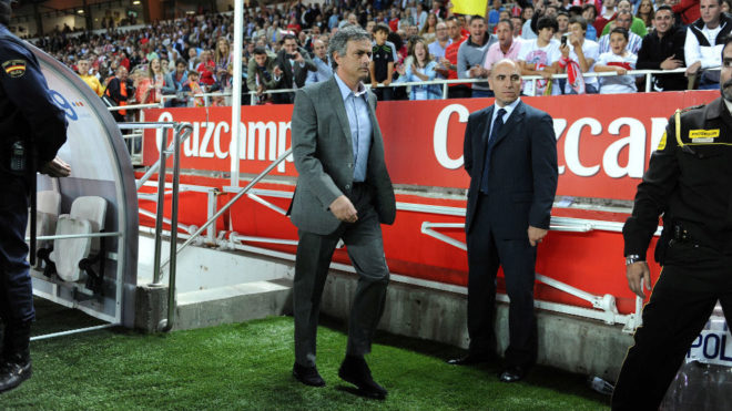 Mourinho, en una visita al Snchez-Pizjun con el Real Madrid.