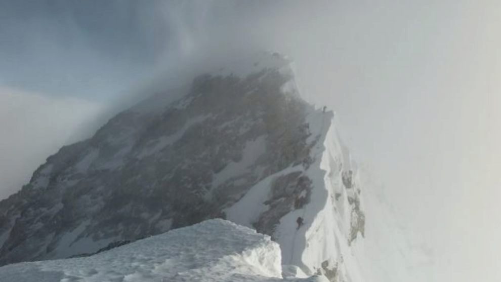 La imponente cumbre del Everest vista y fotografiada por Latorre...