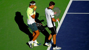 Rafa Nadal y Pablo Carreo jugando el dobles en Indian Wells en 2015.