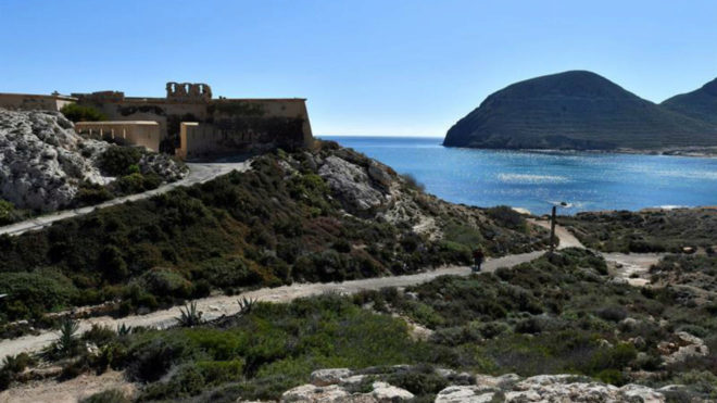 Un castillo del cabo de Gata almeriense, a la venta en internet