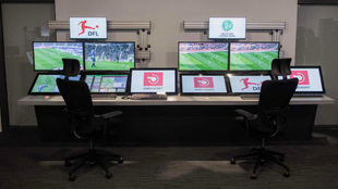 Sala de control del videoarbitraje en la Bundesliga