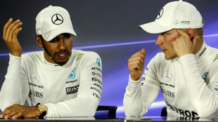 Lewis Hamilton y Valtteri Bottas, en una rueda de prensa.