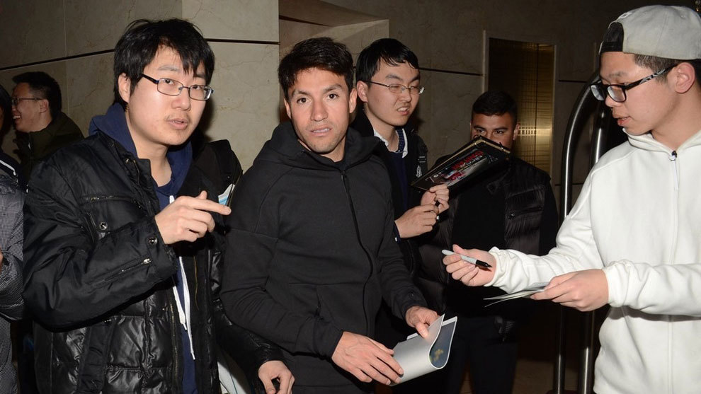 Nico Gaitn a su llegada a Shanghai tras firmar por el Dalian Yifang