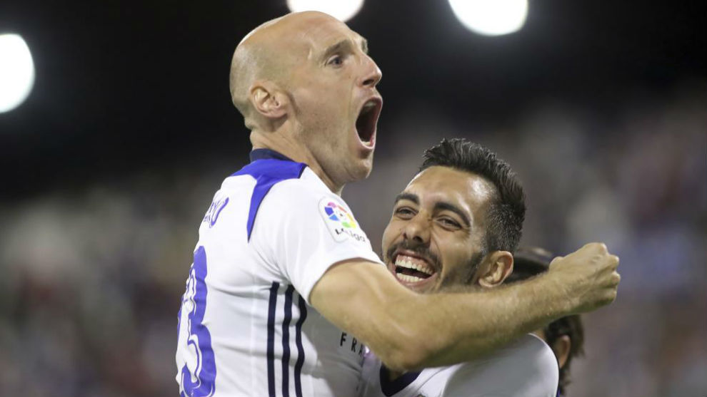 Borja y Toquero celebran un gol.