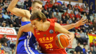 Marko Lukovic jugando con el UCAM Murcia en la Basketball Champions...