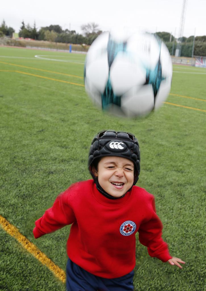 La FIFA se echa las manos a la cabeza: el fútbol cuida a sus jóvenes  cerebros | Marca.com