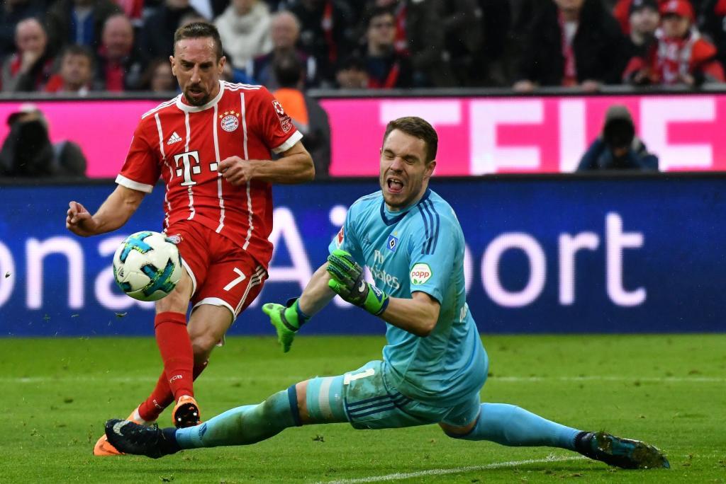 Ribry supera a Christian Mathenia para anotar el 5-0 del Bayern.
