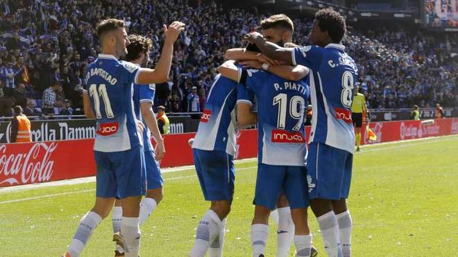 Los jugadores del Espanyol celebran un gol ante la Real Sociedad.
