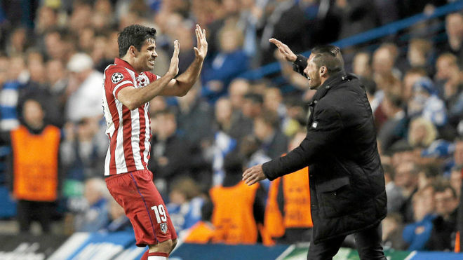 Costa celebra con Simeone su gol al Chelsea en la 2013-14.
