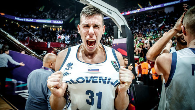 Vlatko Cancar celebra el Eurobasket conseguido por Eslovenia