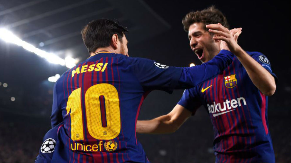 Sergi Roberto celebra el gol con Messi