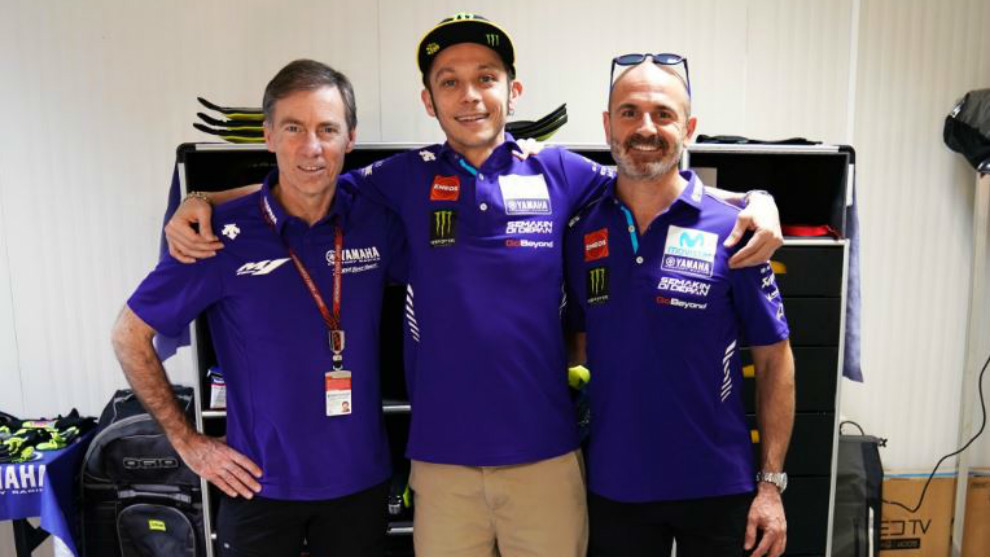 Valentino Rossi, junto a Lin Jarvis y Massimo Meregalli