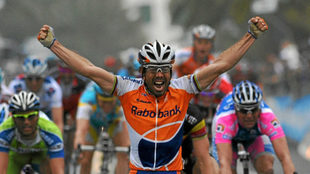 scar Freire, en la meta de la Miln-San Remo de 2010.