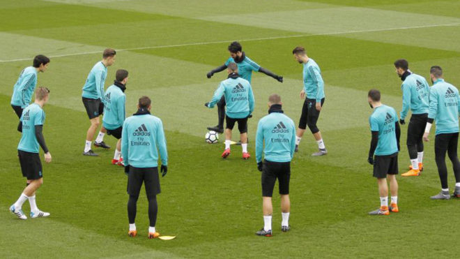 Los jugadores del Madrid, durante un entrenamiento.