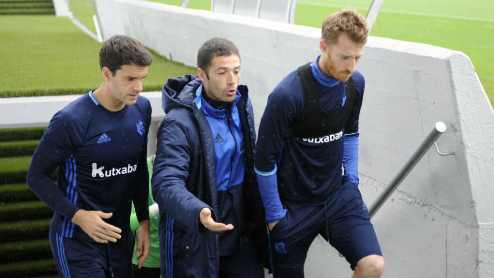 Labaka junto a Prieto y Zurutuza en una entrenamiento.