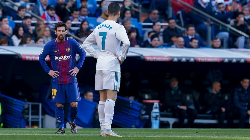 Leo Messi mira desafiante a Cristiano Ronaldo