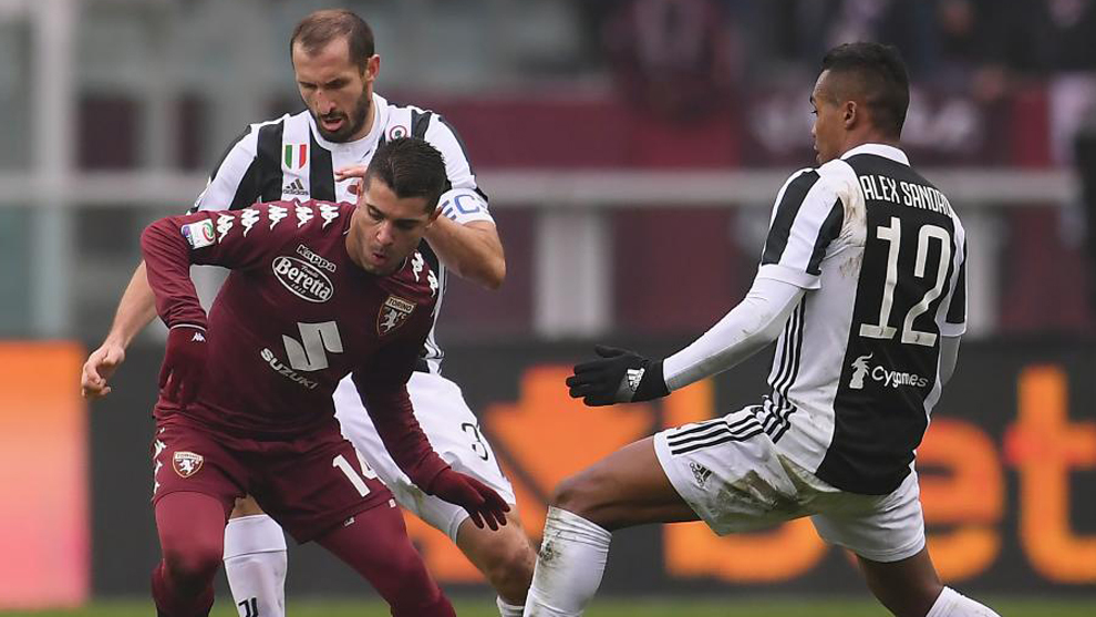 Chiellini, junto a Alex Sandro, defensas de la Juventus.