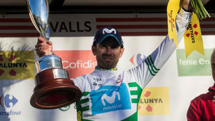 Valverde celebrando en Valls su liderato en la Volta.